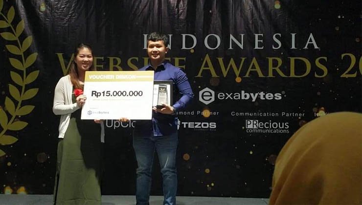 Tim ArkWeb di kantor